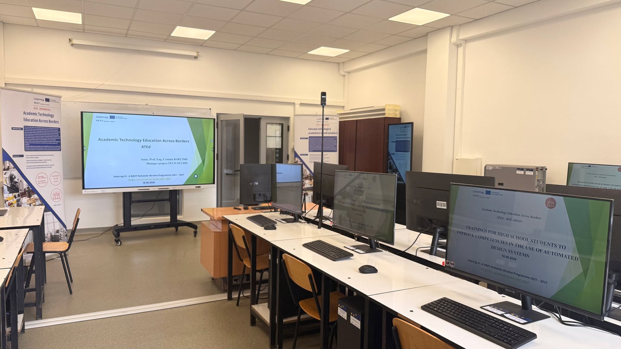 High school students in the CAD/CAM lab at UTCN